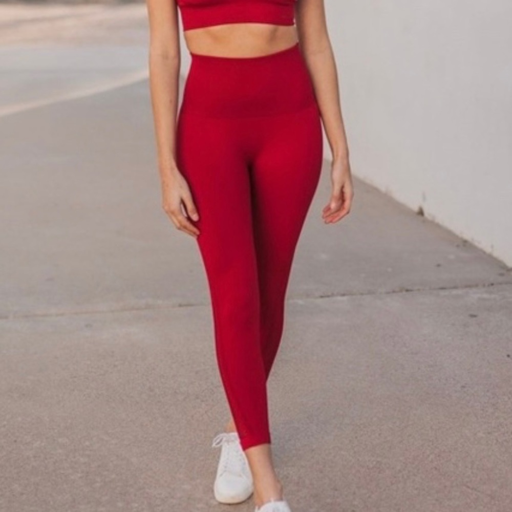 Senita size L red seamless 7/8 leggings